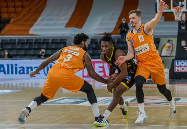 他也需要保 他也需要保